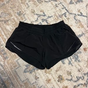 Lululemon hotty hot short 2.5 low rise